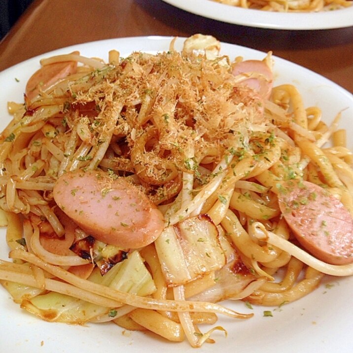 野菜と魚肉ソーセージの焼きうどん